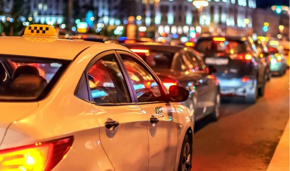 Как пробки влияют на стоимость такси?